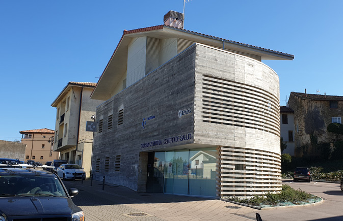 Centro de salud Santa Cruz de Campezo. Material Madera sostenible Accoya®