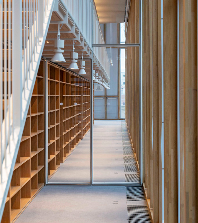 Muro cortina de madera de la nueva sede del colegio de abogados de París ModA diseñada por Renzo Piano, construido con la viga laminada de roble VIGAM de Grupo Gámiz