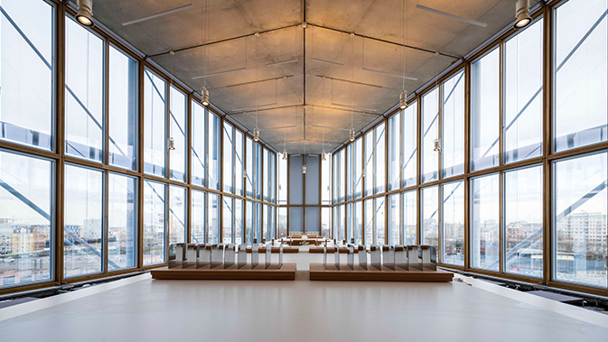 Fachada muro cortina de madera aplicación en la sede Maison de l’Ordre des Avocats diseñada por Renzo Piano.