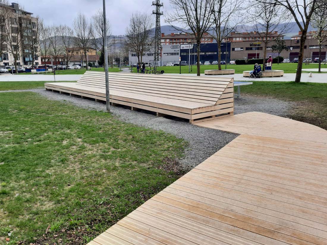 Proyectos ACCOYA, bancos y pasarela del parque Errotaritxuena (Durango)