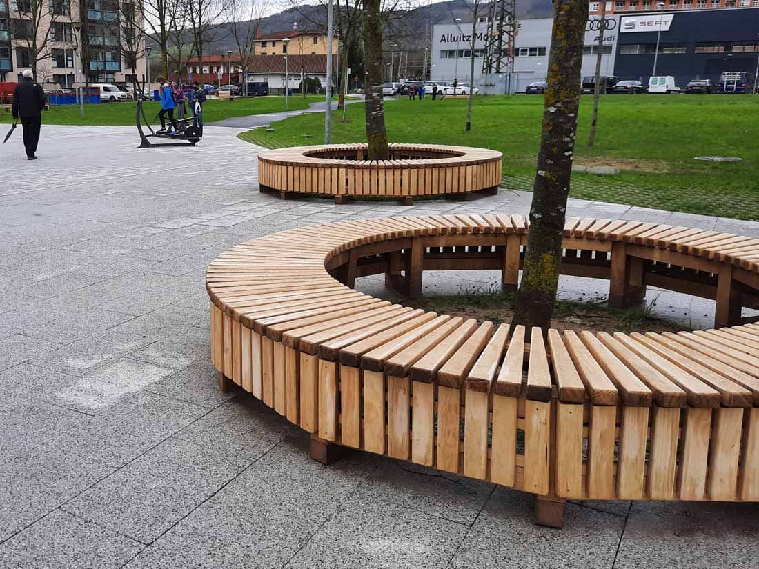 Proyectos ACCOYA, bancos y pasarela del parque Errotaritxuena (Durango)