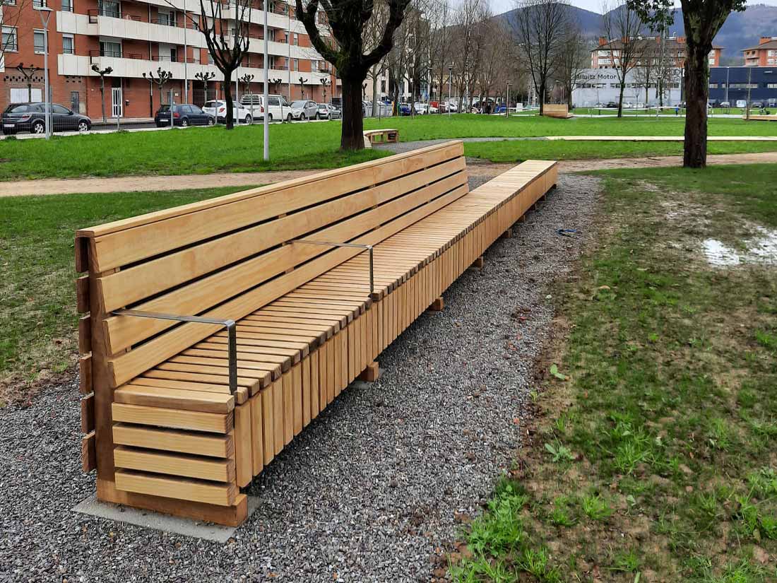 Proyectos ACCOYA, bancos y pasarela del parque Errotaritxuena (Durango)